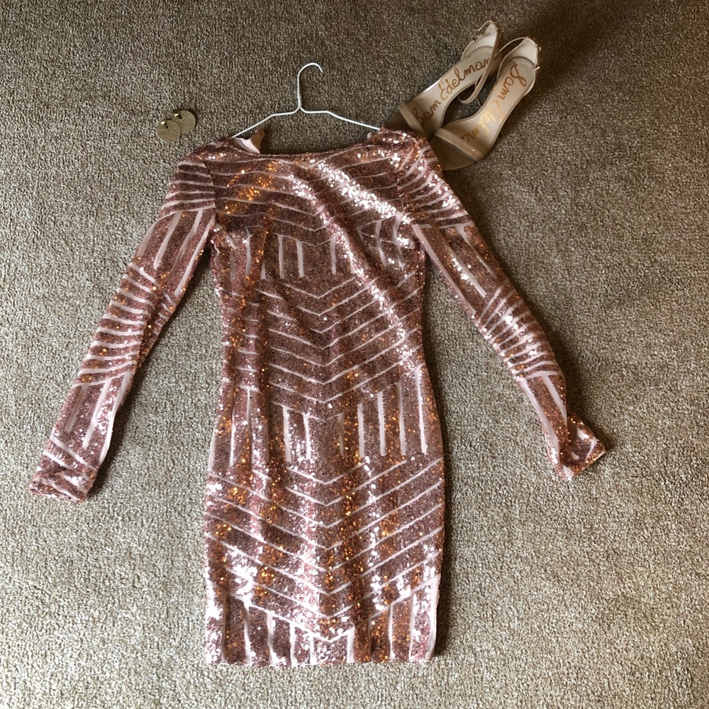 L’ATISTE by AMY gold sequins dress.
